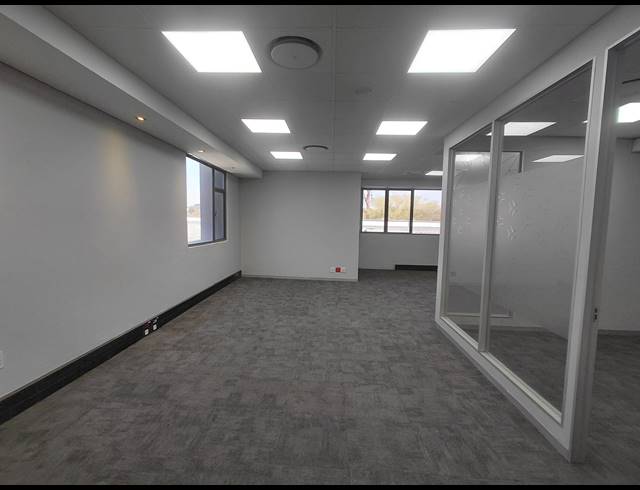 267M² OFFICE TO LET IN MAGALIESSIG